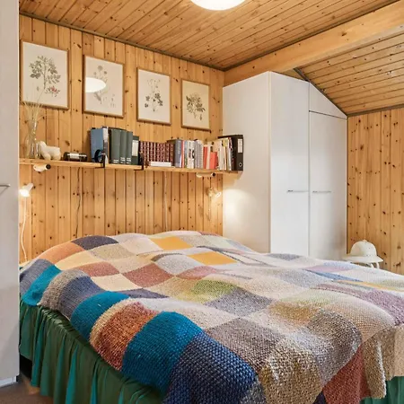 Summerhouse In Peaceful Surroundings Vakantiehuis