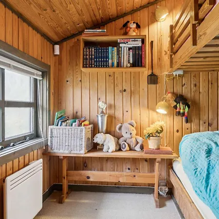 Vakantiehuis Summerhouse In Peaceful Surroundings